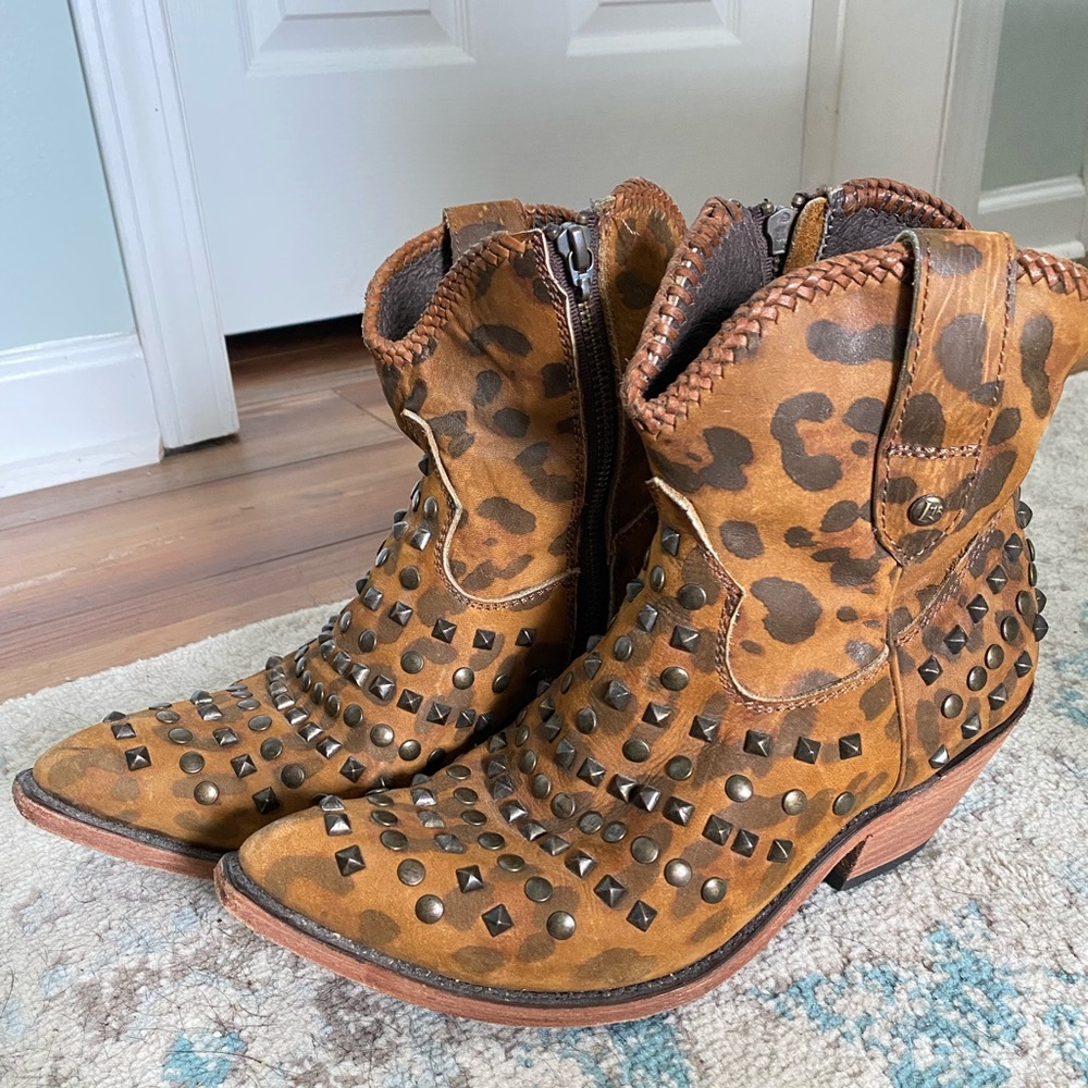 Liberty Black Cheetah Stud Boots Size 9.5